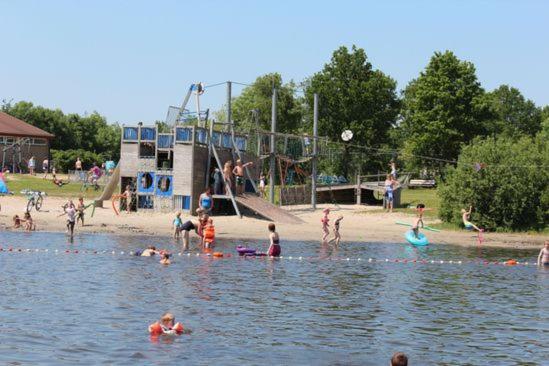 Stacaravan Op 5 Sterren Vakantiepark De Kuilart Friesland Aan Het Meer Met Zwembad 5P 237 Koudum Bagian luar foto